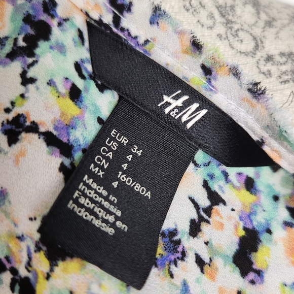 H&M Sleeveless Blouse - Picture 2 of 11